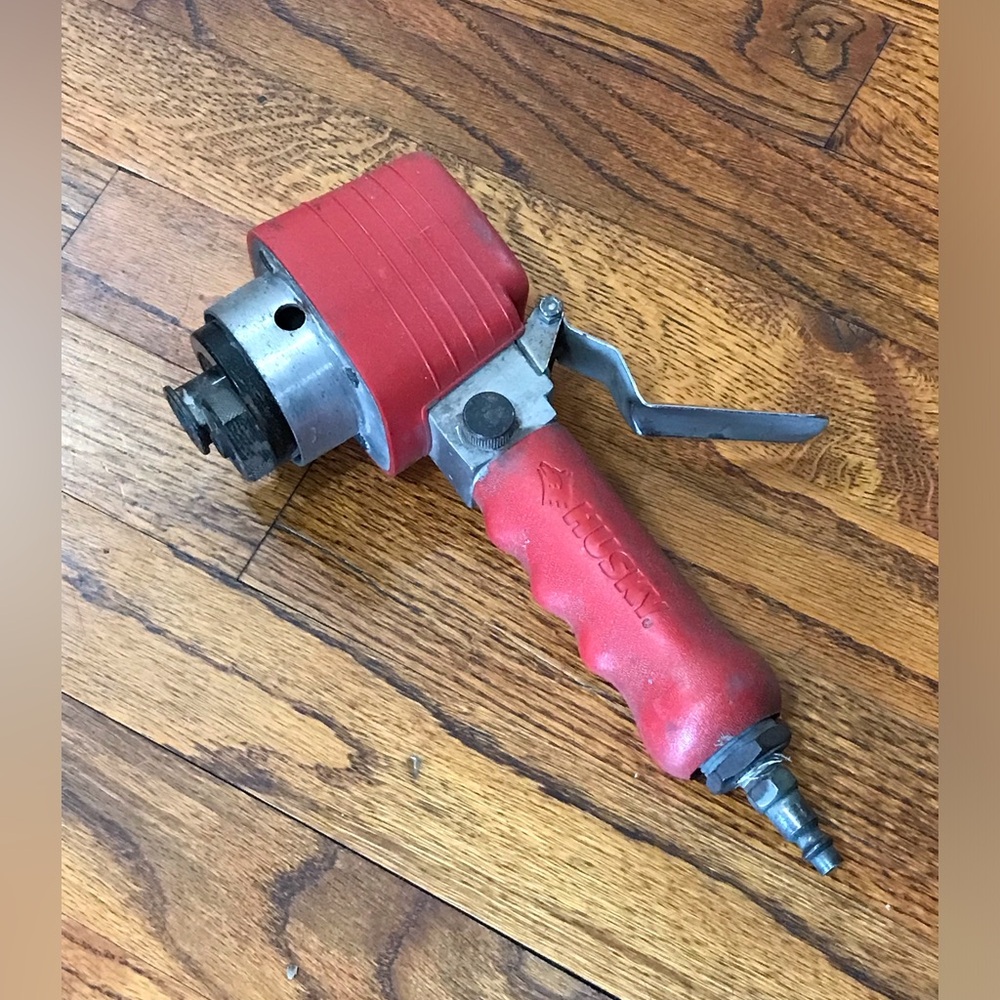 Husky 6" DA Model H4790 Dual Action Pneumatic Sander 6” Sanding Pad
Actual Item